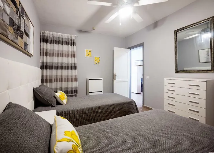 Flor Azul, Americas Daire *